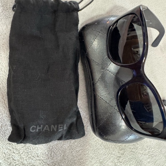 CHANEL Navy Blue and Black Oversized Women\'s Sunglasses with Quilted Case main image 9